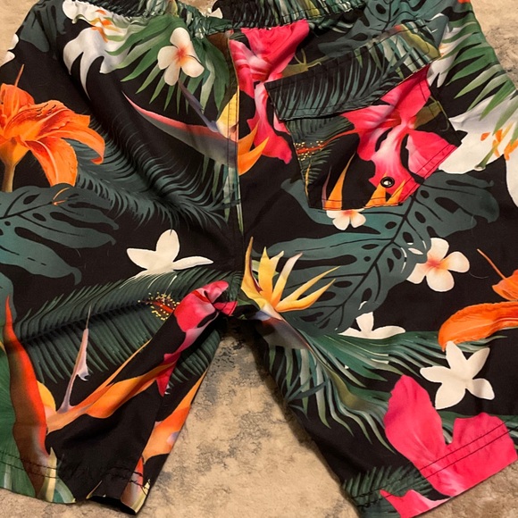 Vibrant Floral Men's Swim Shorts - Picture 5 of 5